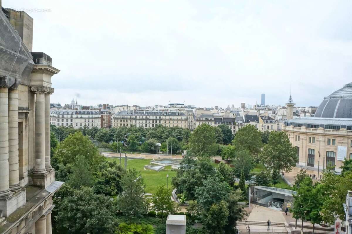 Appartement à PARIS-1E