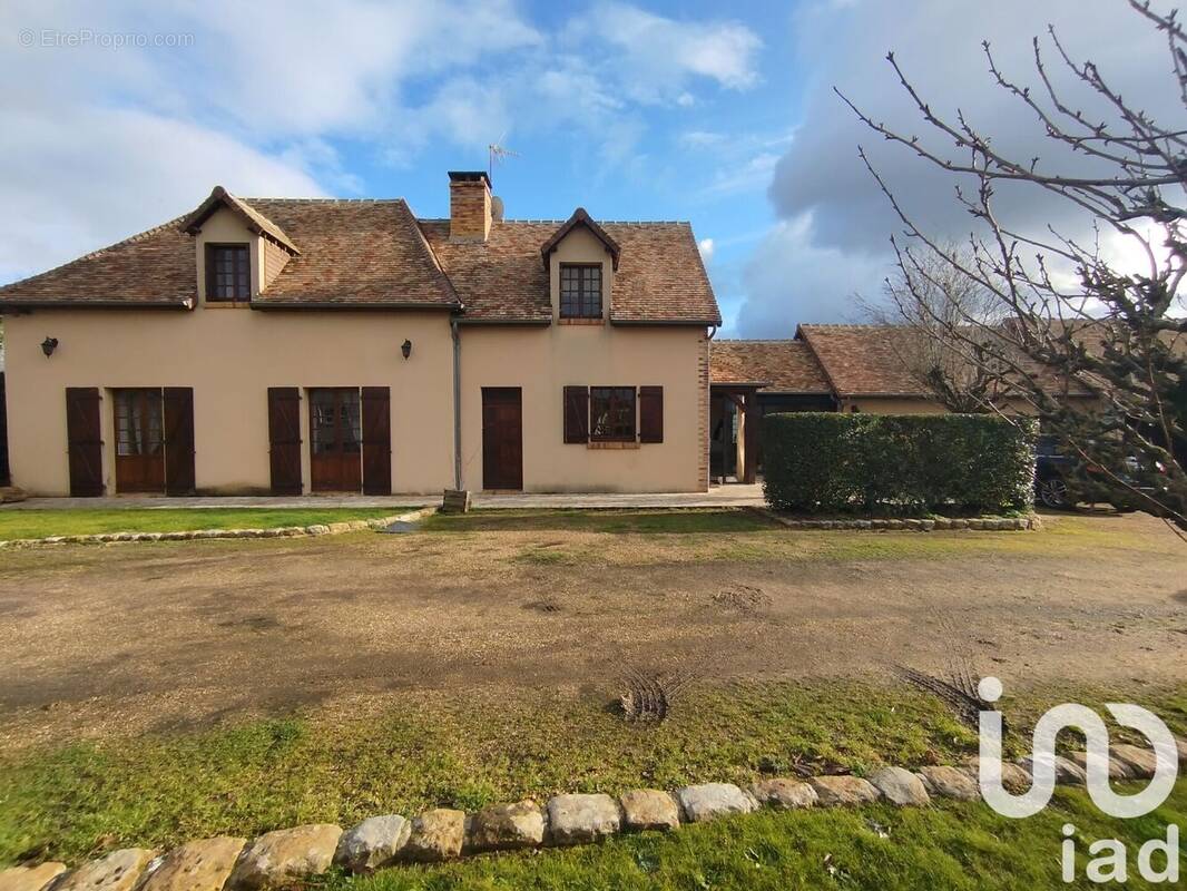 Photo 1 - Maison à SAINT-COSME-EN-VAIRAIS