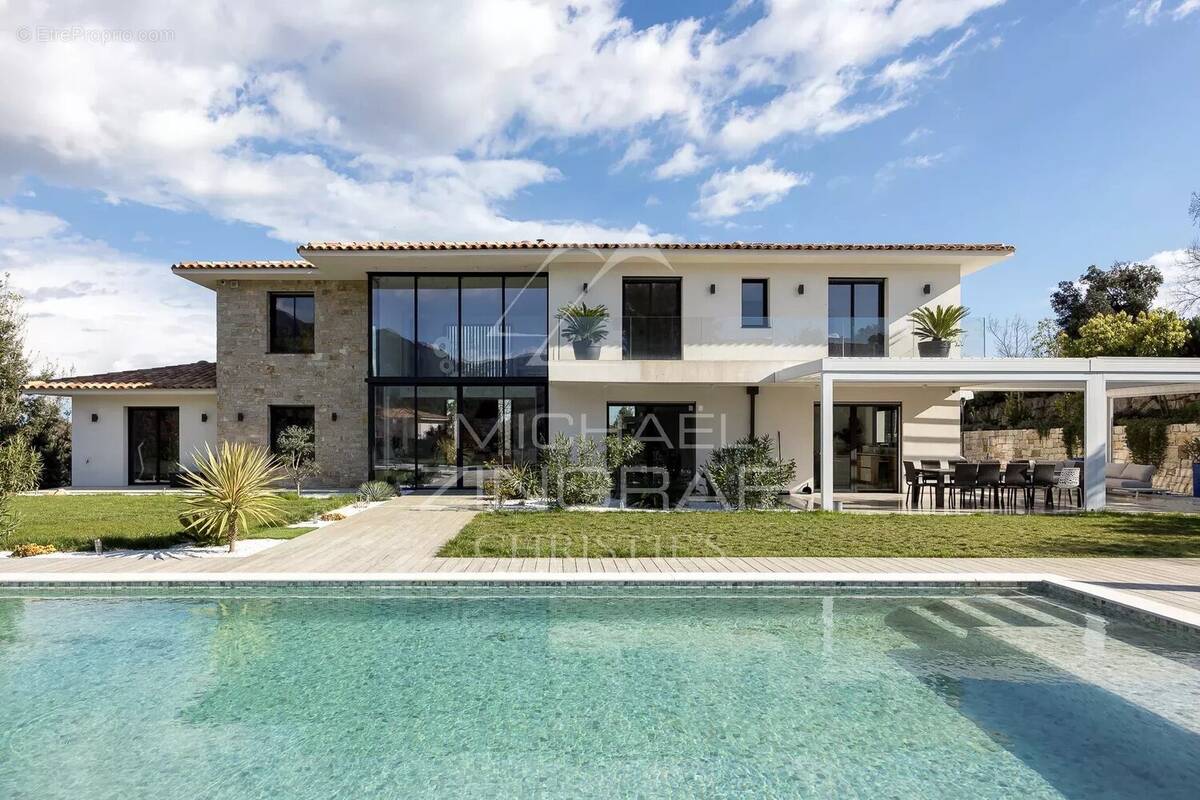 Maison à ROQUEFORT-LES-PINS