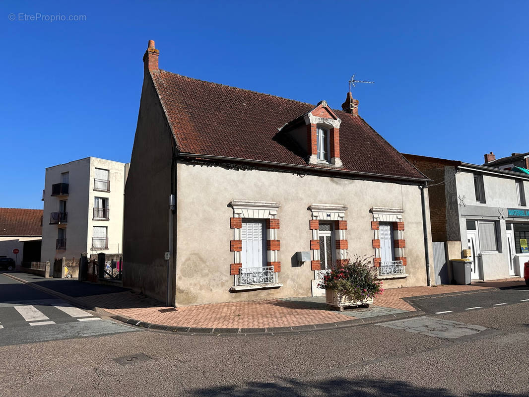 Maison à VARENNES-SUR-ALLIER