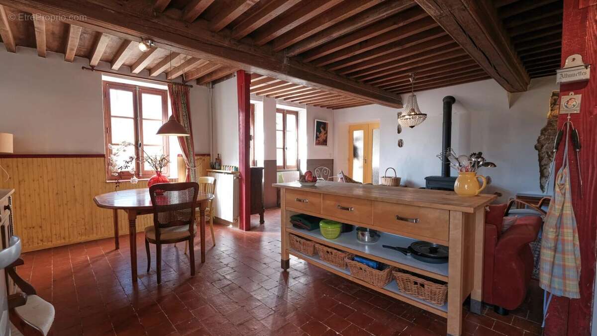 Maison à MONTSAUCHE-LES-SETTONS