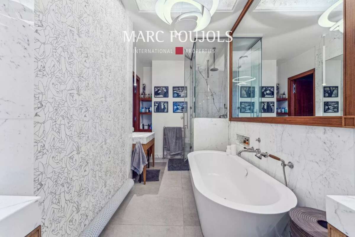 Appartement à PARIS-8E