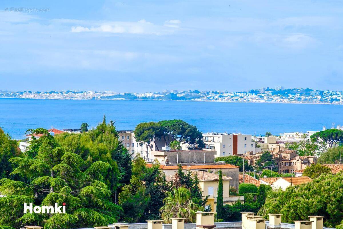 Appartement à SAINT-LAURENT-DU-VAR