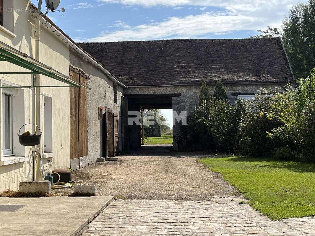Maison à LA CHAPELLE-LA-REINE