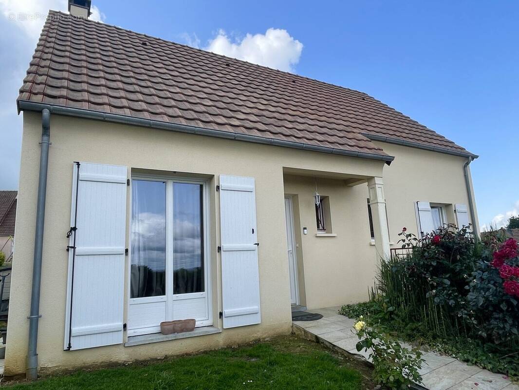 Façade - Maison à BONNETABLE