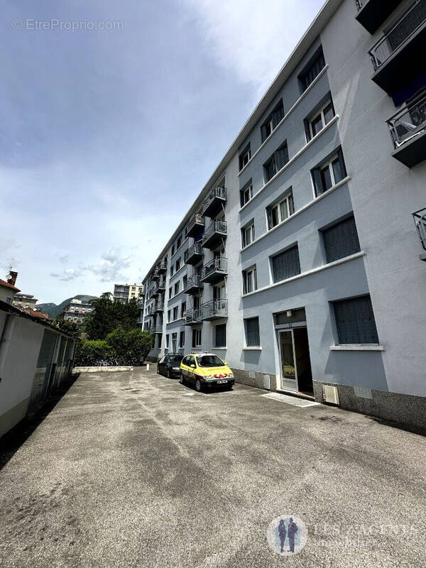 Appartement à SAINT-MARTIN-D&#039;HERES