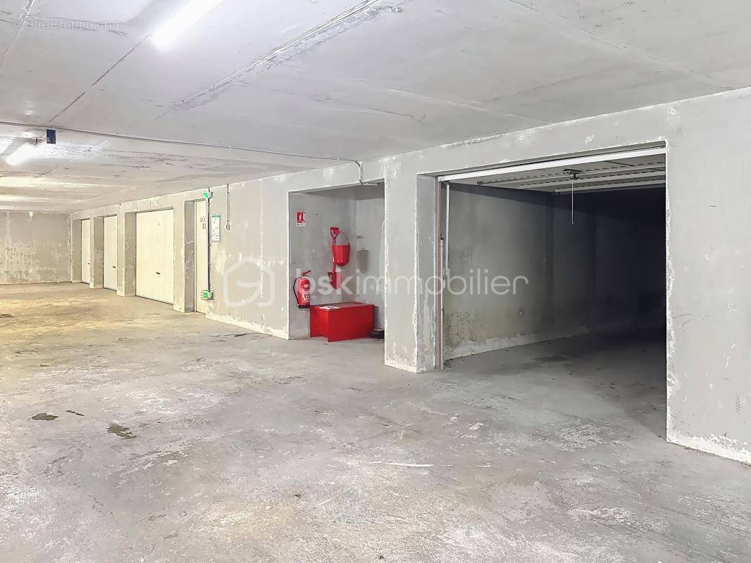 Parking à MEYLAN