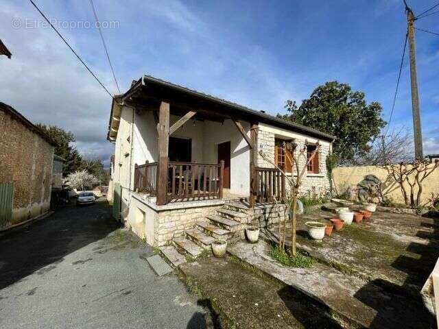 Maison à NEUVIC