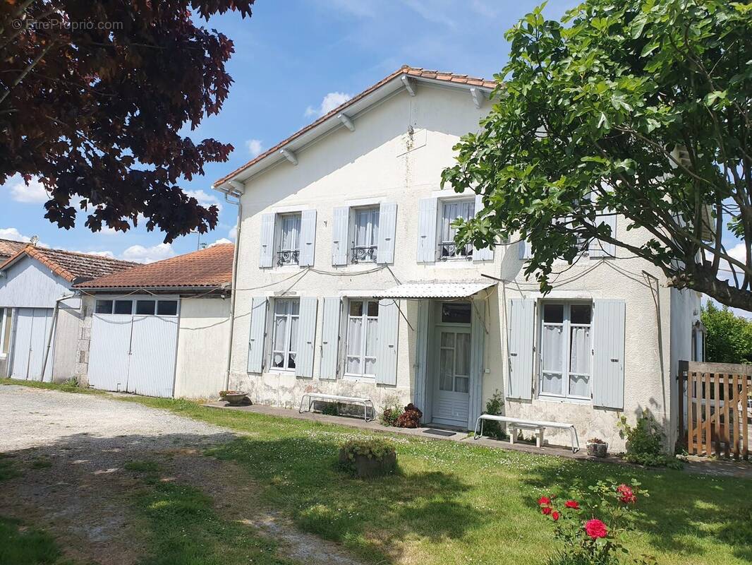 Maison à COZES