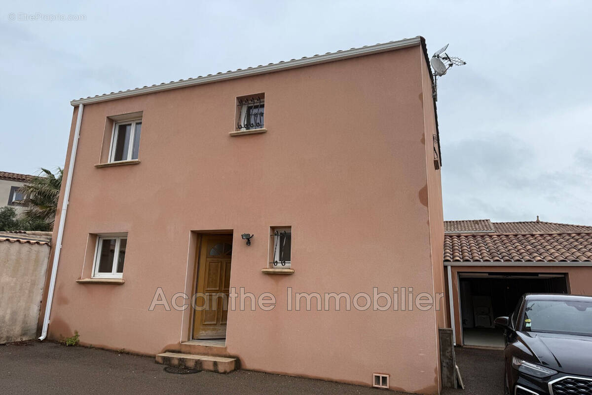 Maison à POUSSAN