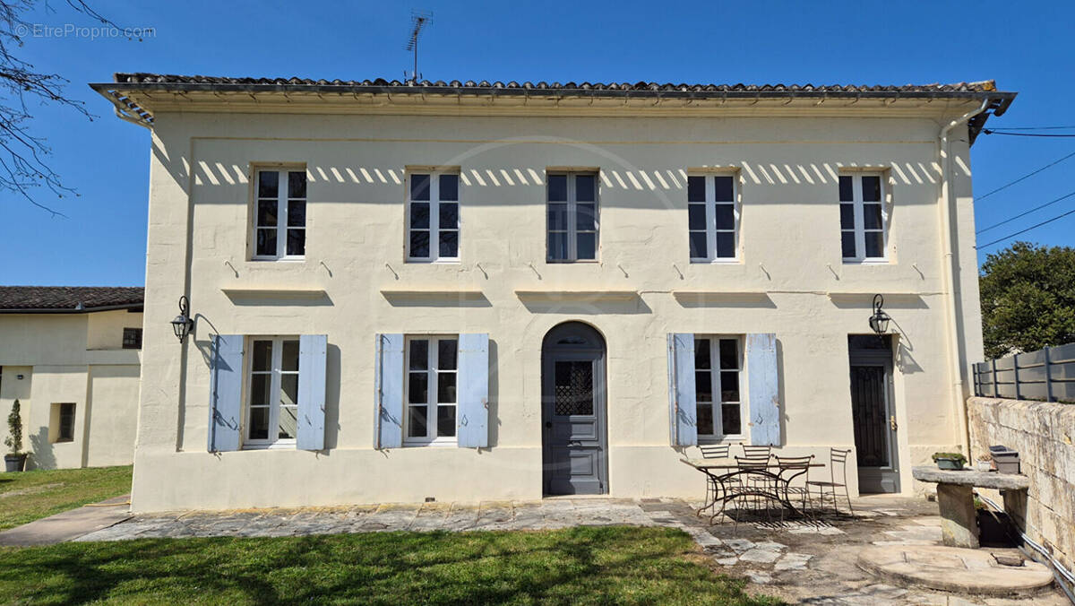 Maison à SAINT-EMILION