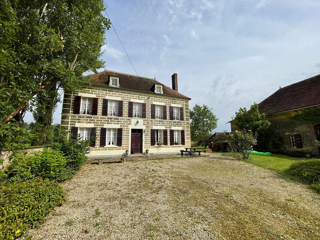 Maison à CHESSY-LES-PRES