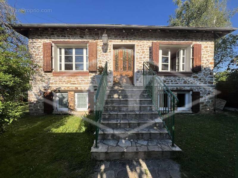 Maison à COMBS-LA-VILLE