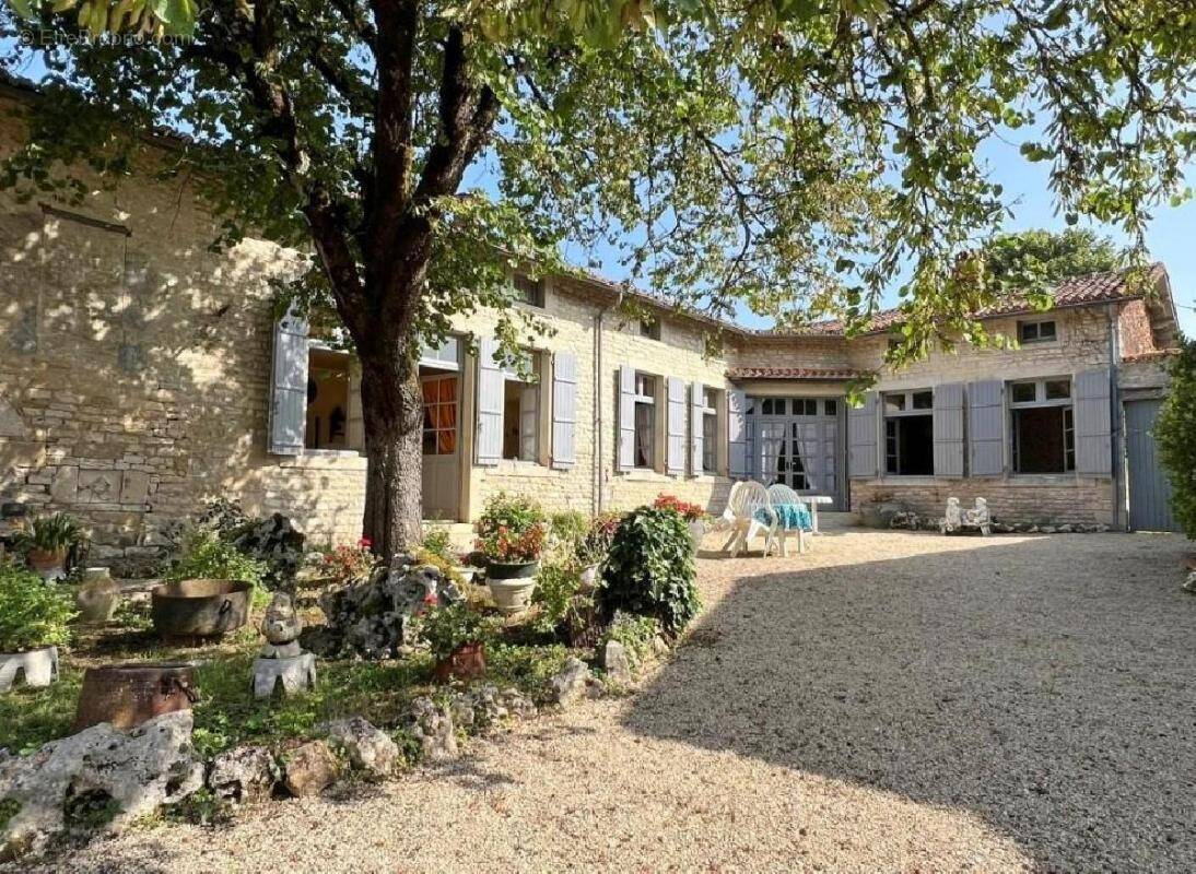 Maison à RUFFEC
