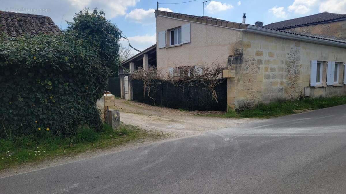 Maison à IZON