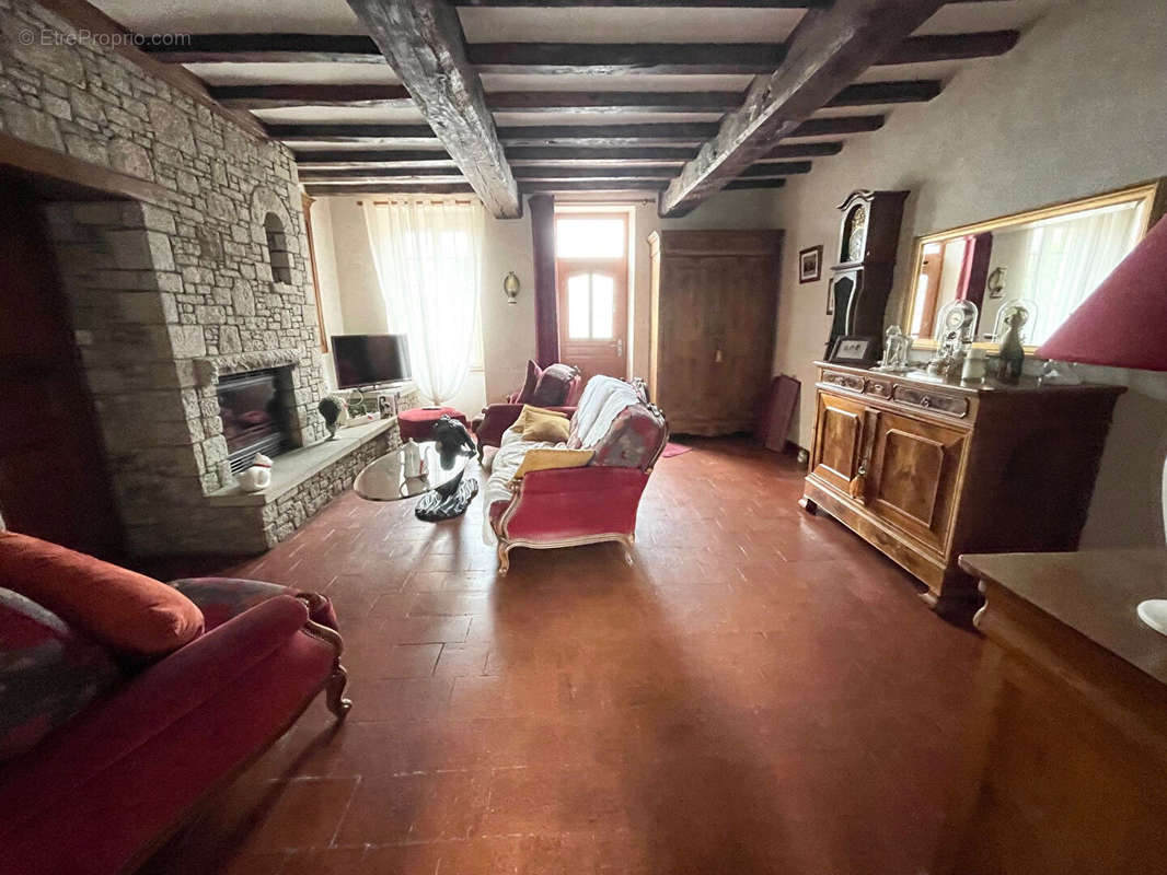 Maison à SAINT-MACAIRE-EN-MAUGES