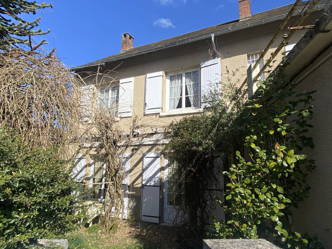Maison à ARNAC-POMPADOUR
