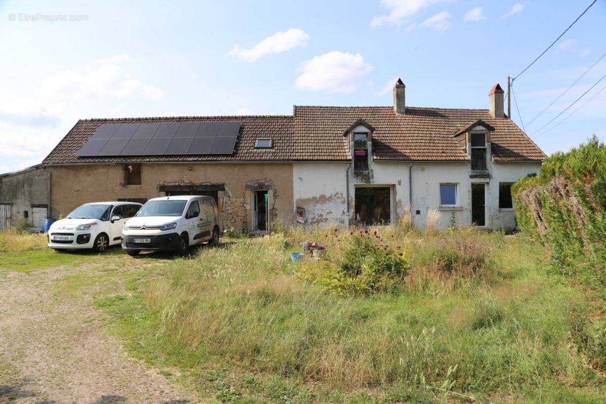 Maison à LA CELLE-EN-MORVAN