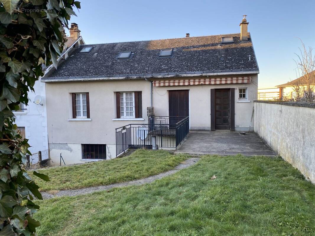 Maison à CHATEAUNEUF-LA-FORET