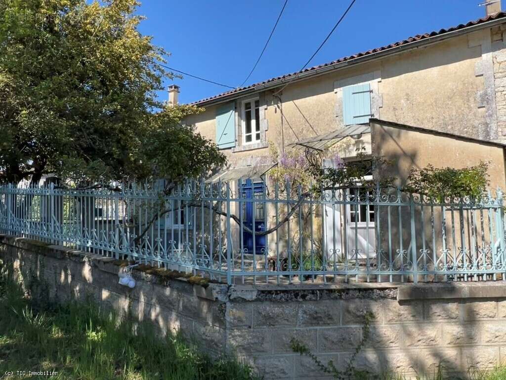Maison à RUFFEC