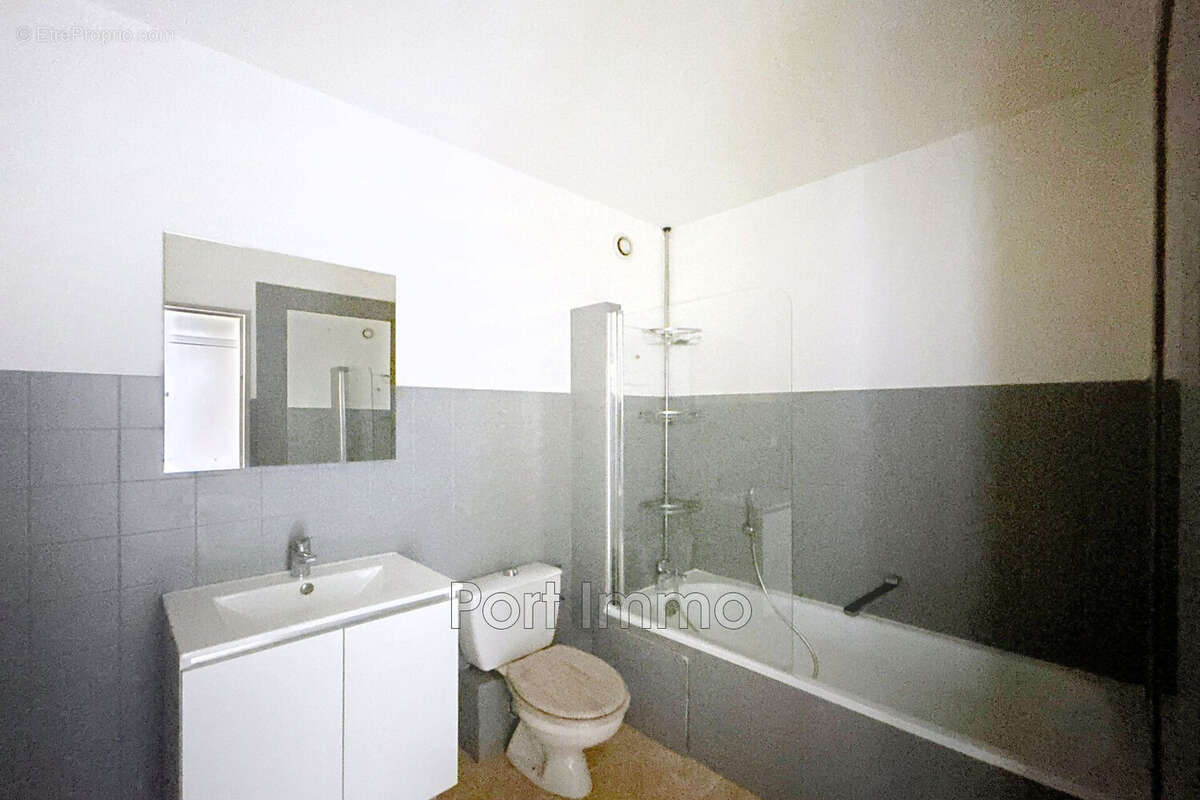 Appartement à SAINT-LAURENT-DU-VAR