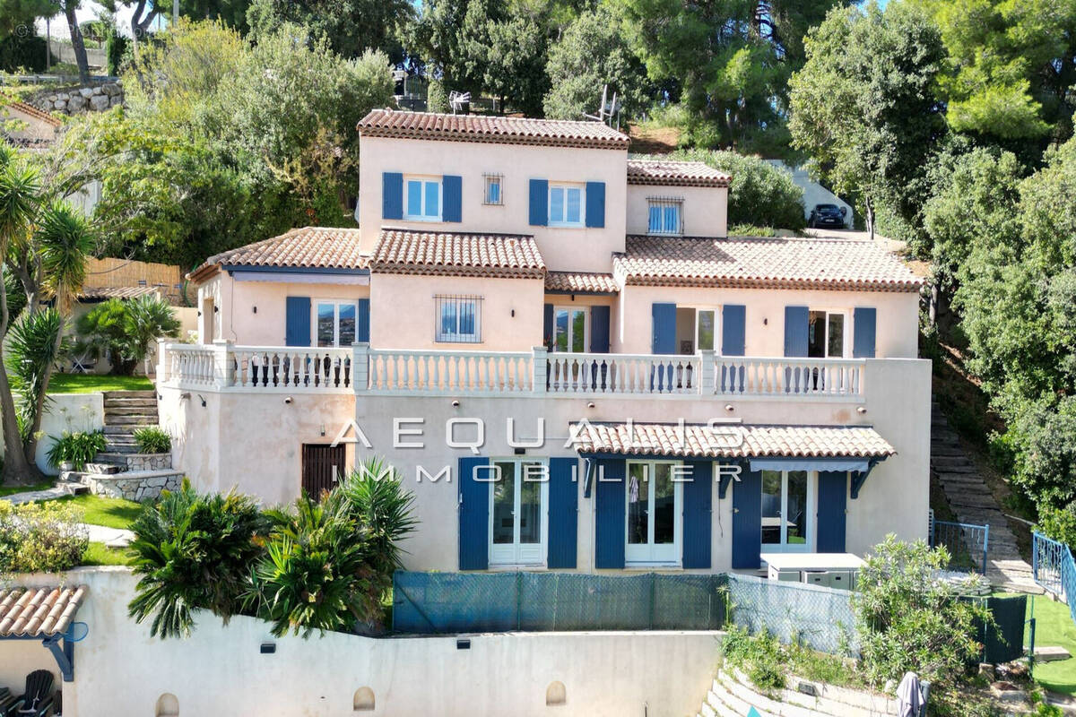 Maison à SAINT-LAURENT-DU-VAR