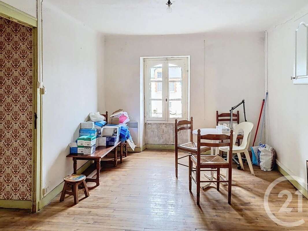Maison à LA CHAPELLE-DE-BRAIN
