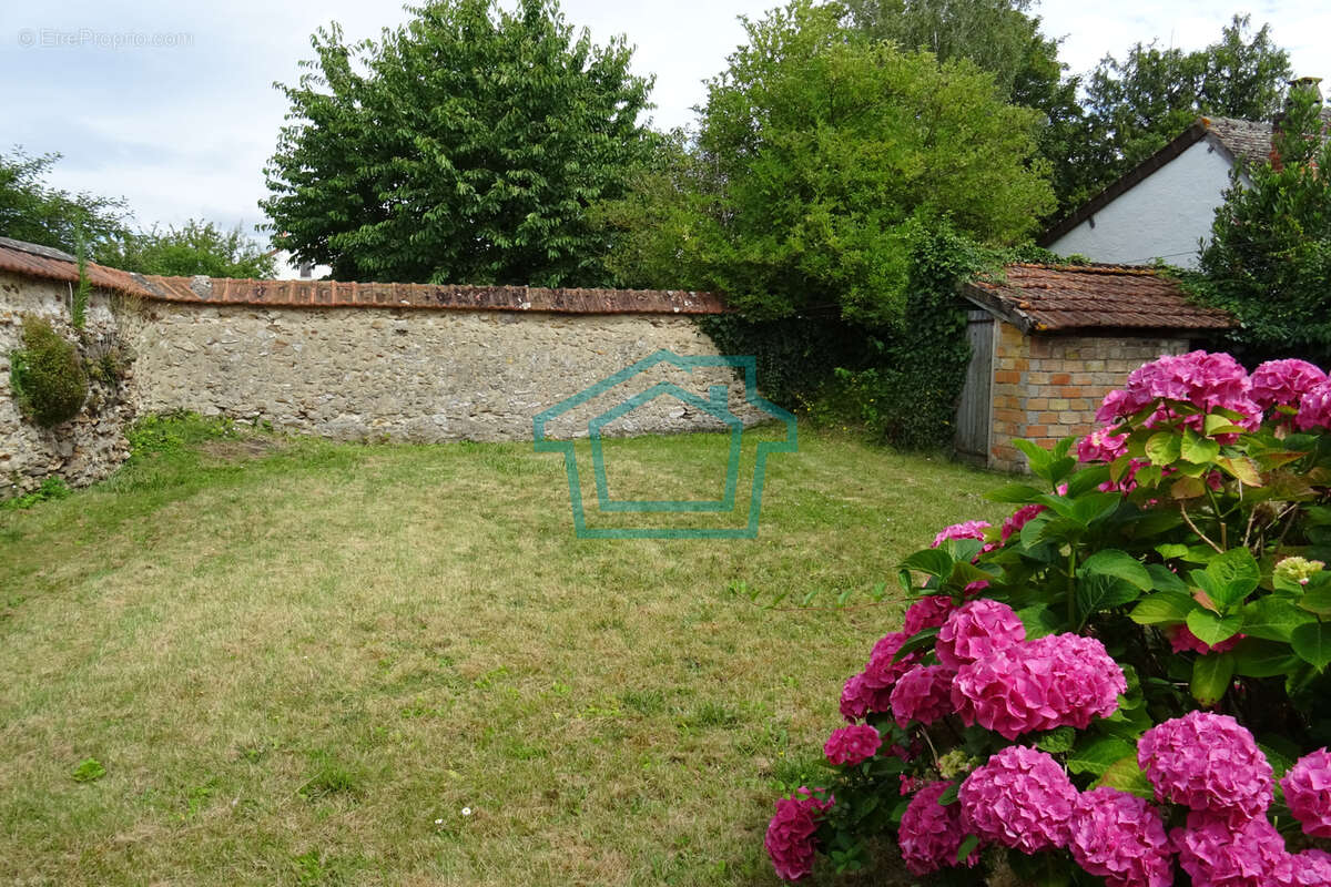 Maison à LA QUEUE-LES-YVELINES