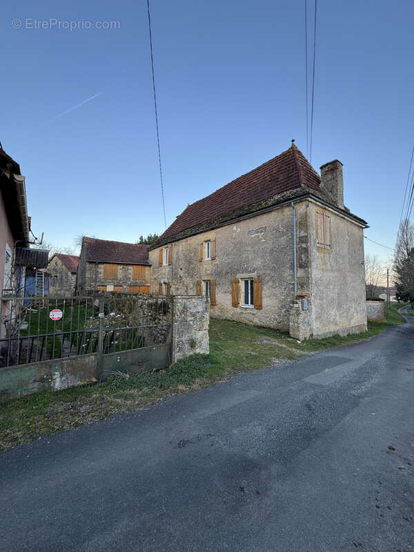 Maison à LA CHAPELLE-AUBAREIL