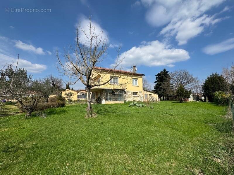 Maison à SAINT-JULIEN-LES-ROSIERS