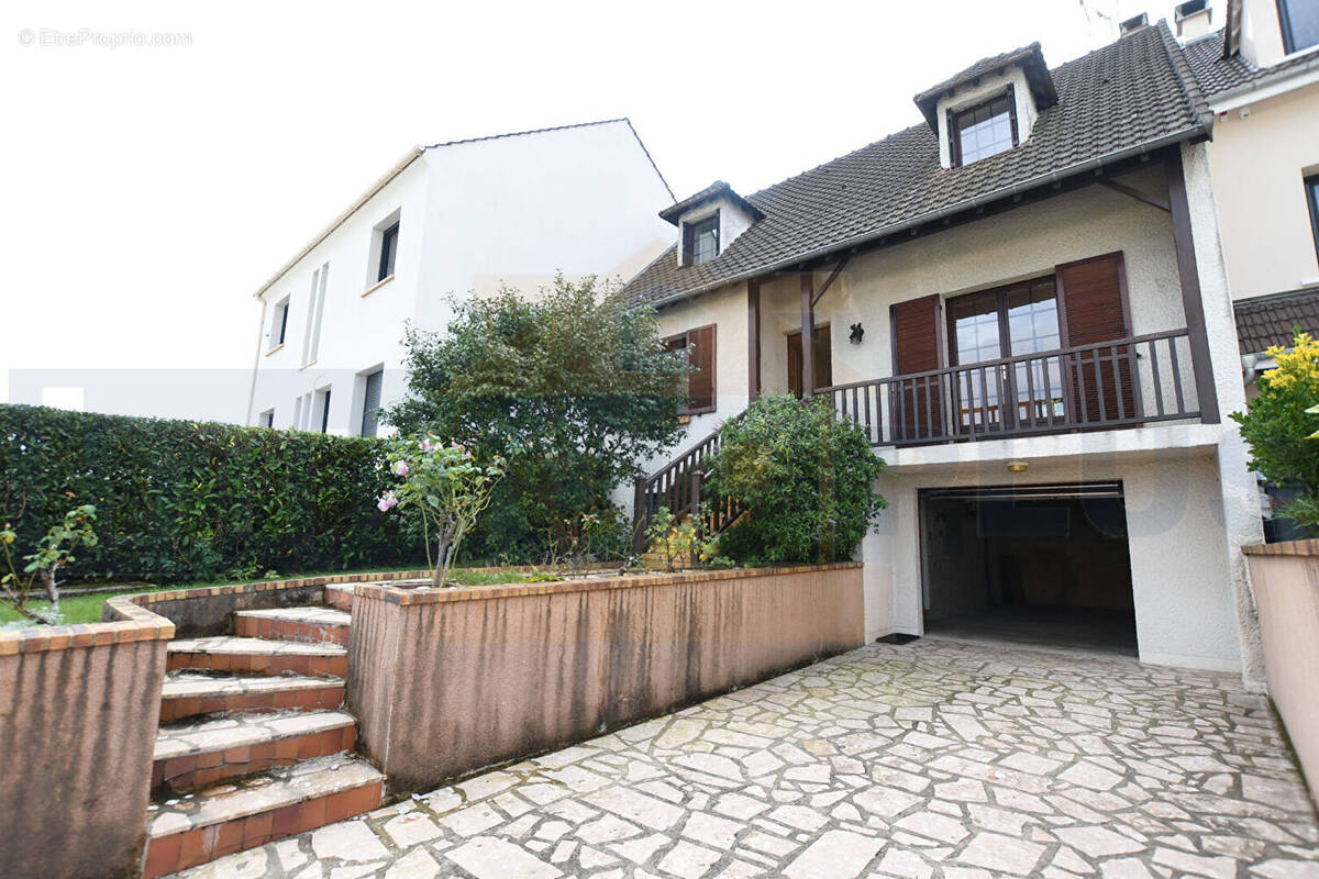 Maison à SAINT-CYR-L&#039;ECOLE