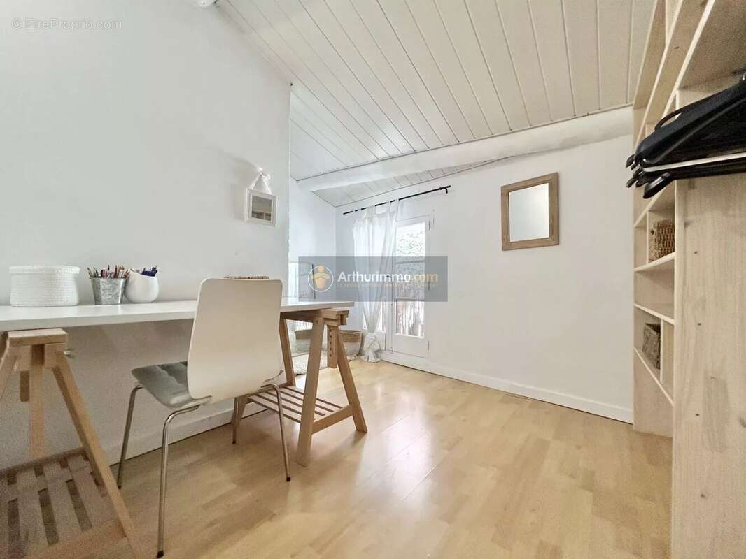 Appartement à BAGNOLS-EN-FORET