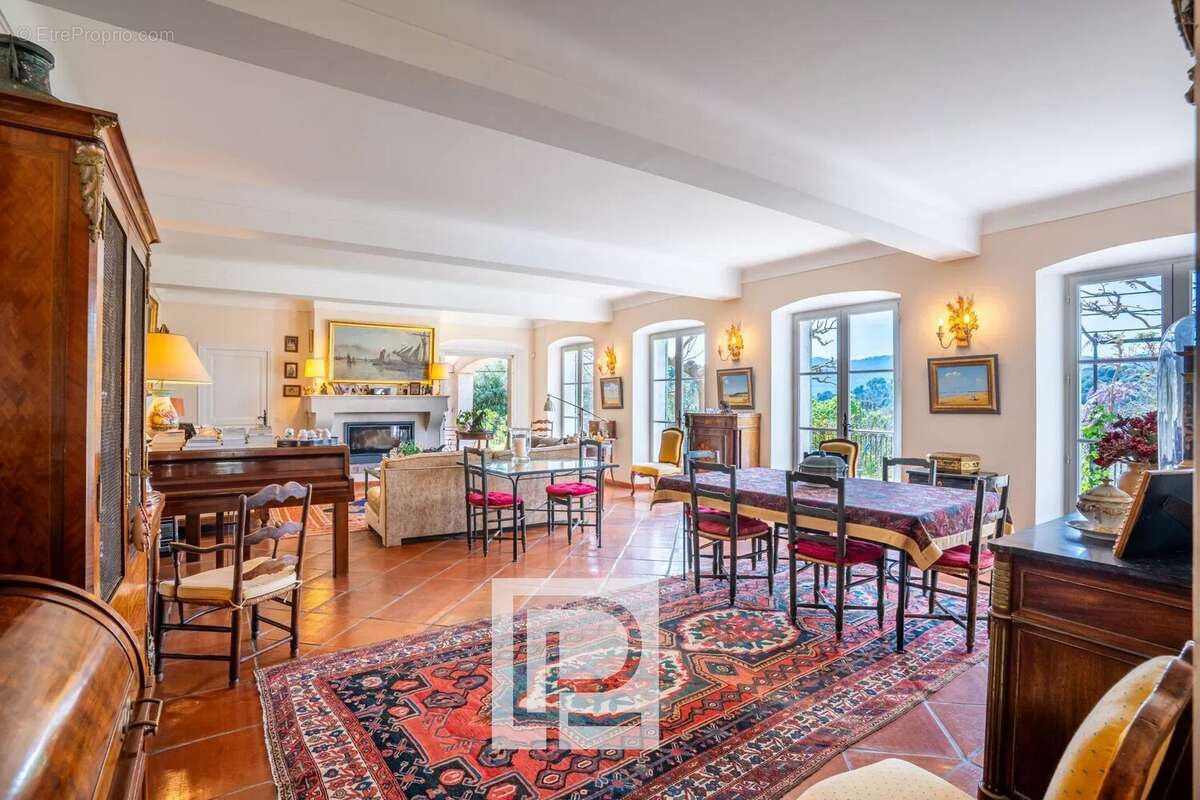 Maison à MOUGINS