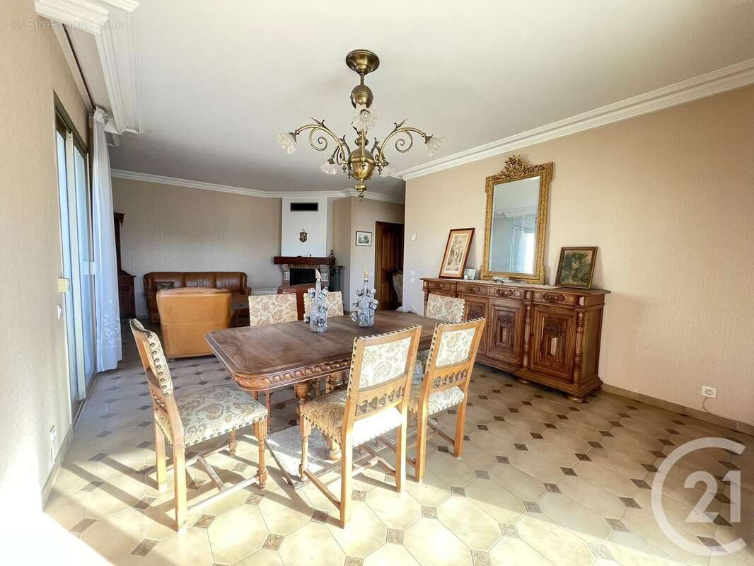Maison à SAINT-LAURENT-DU-VAR