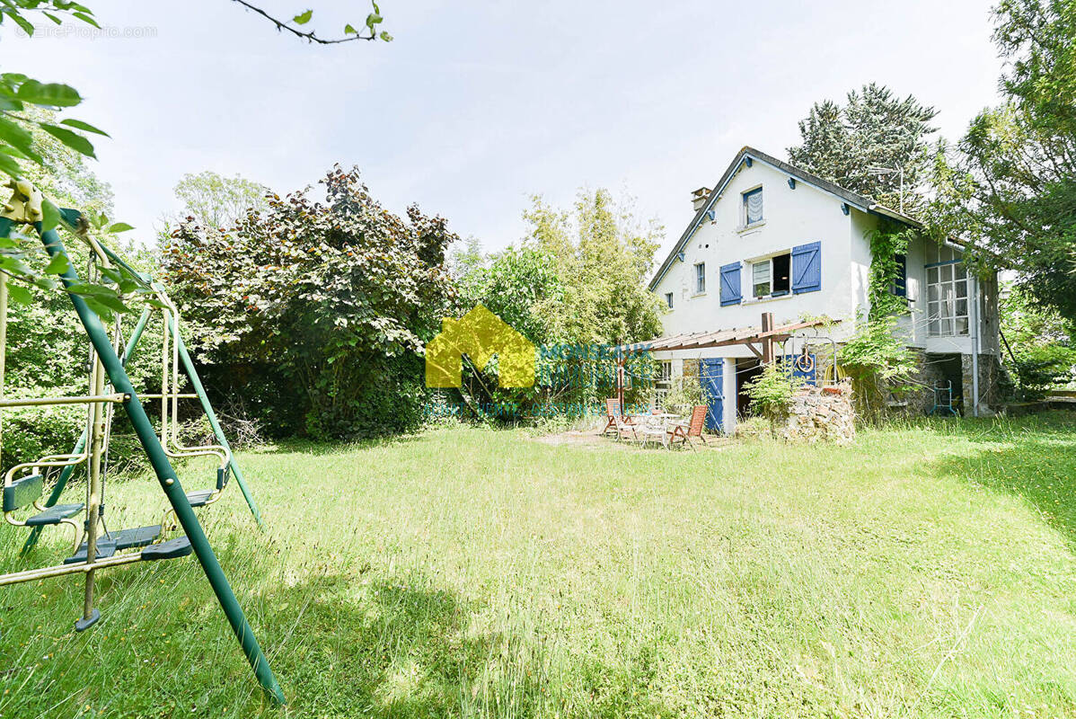 Maison à SAINTE-GENEVIEVE-DES-BOIS