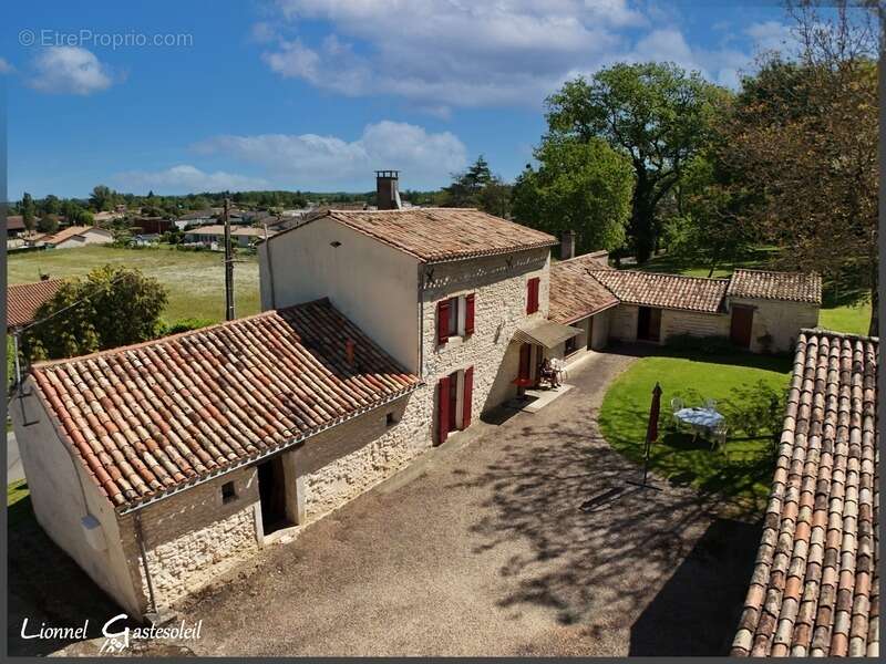Maison à PINEUILH