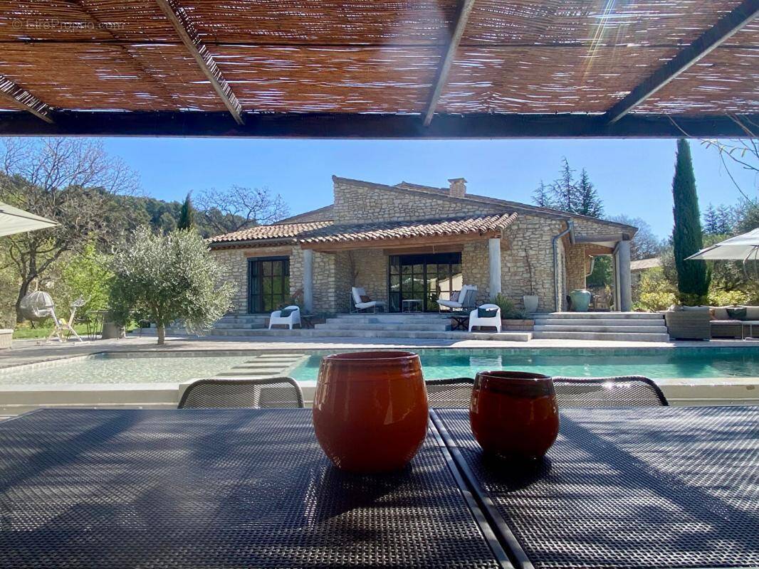 Maison à MENERBES