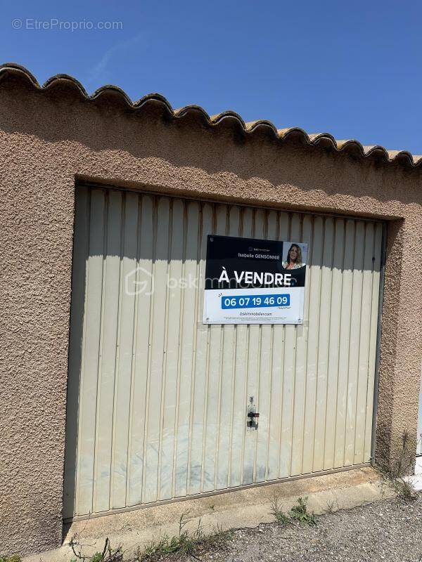 Parking à FLEURY