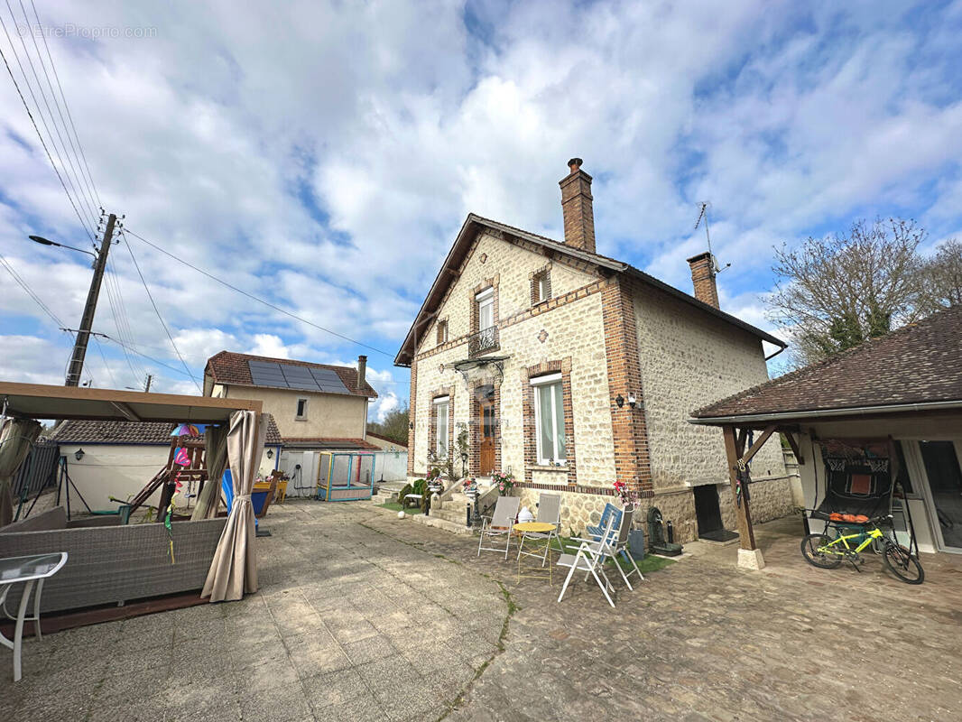 Maison à SAINT-PIERRE-LES-NEMOURS