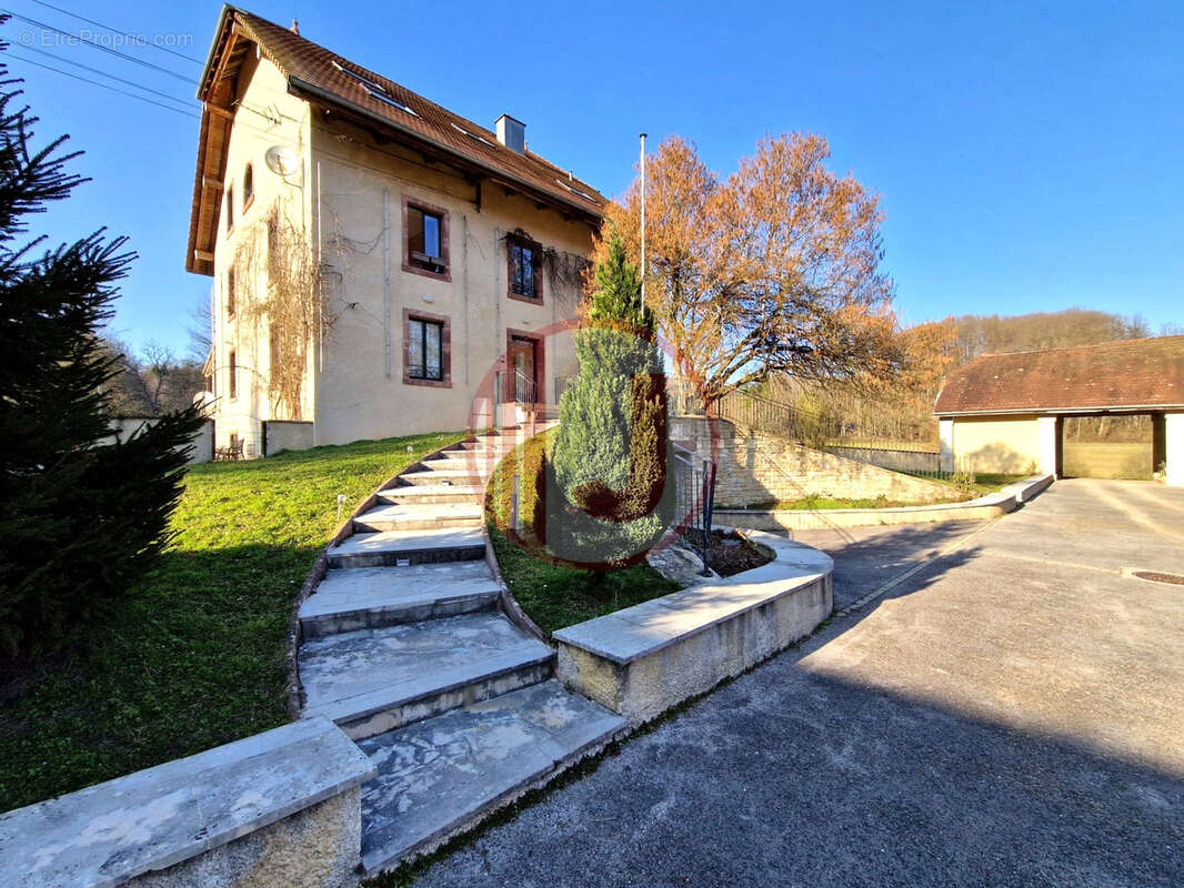 Appartement à DUNG