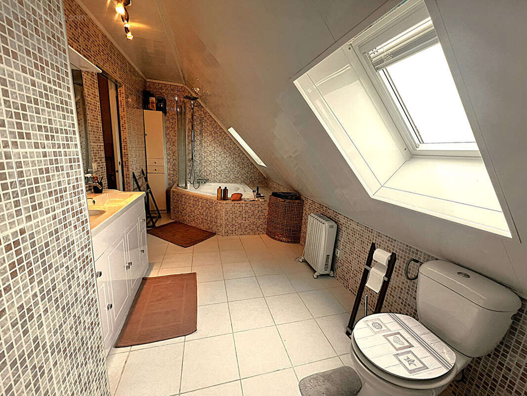 Maison à LA CHAPELLE-EN-SERVAL