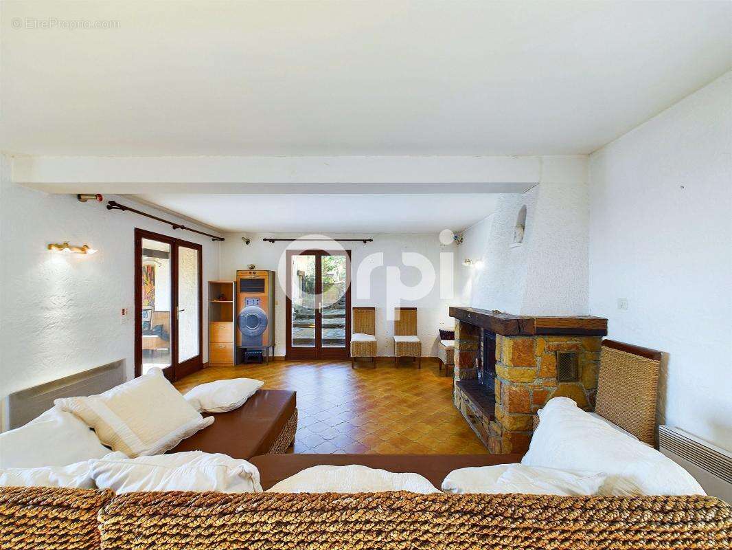 Maison à MANDELIEU-LA-NAPOULE