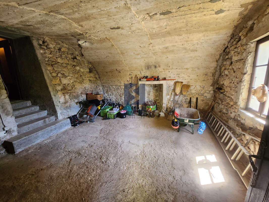 Maison à MIRMANDE