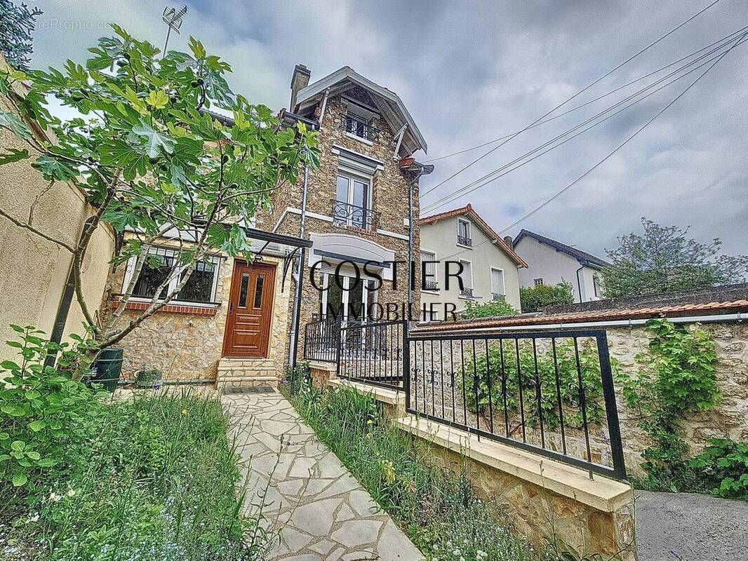 Maison à SAINT-MAUR-DES-FOSSES