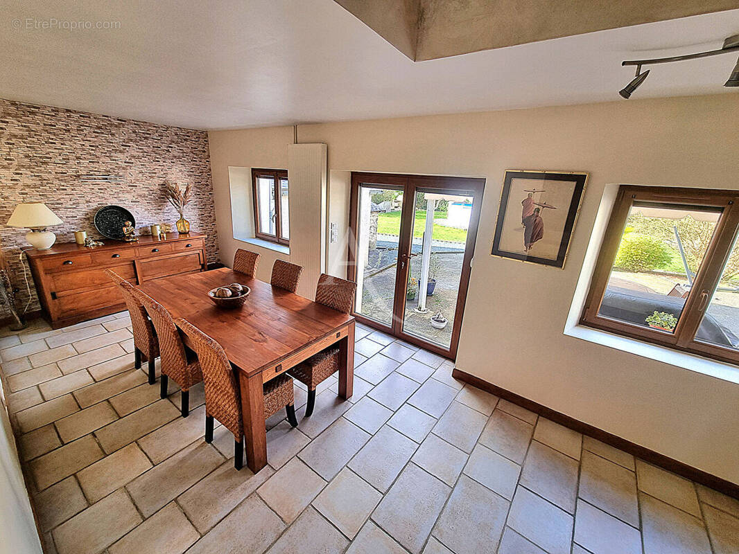 Maison à MIRE