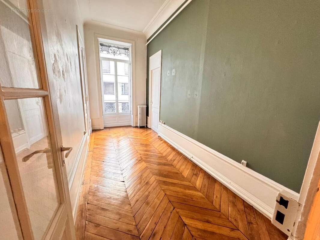   - Appartement à LYON-6E