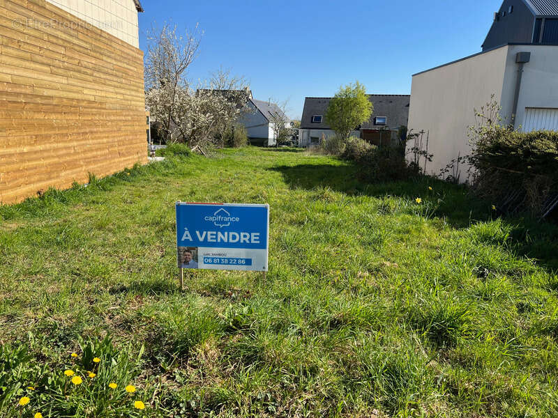 Terrain à TREGUEUX