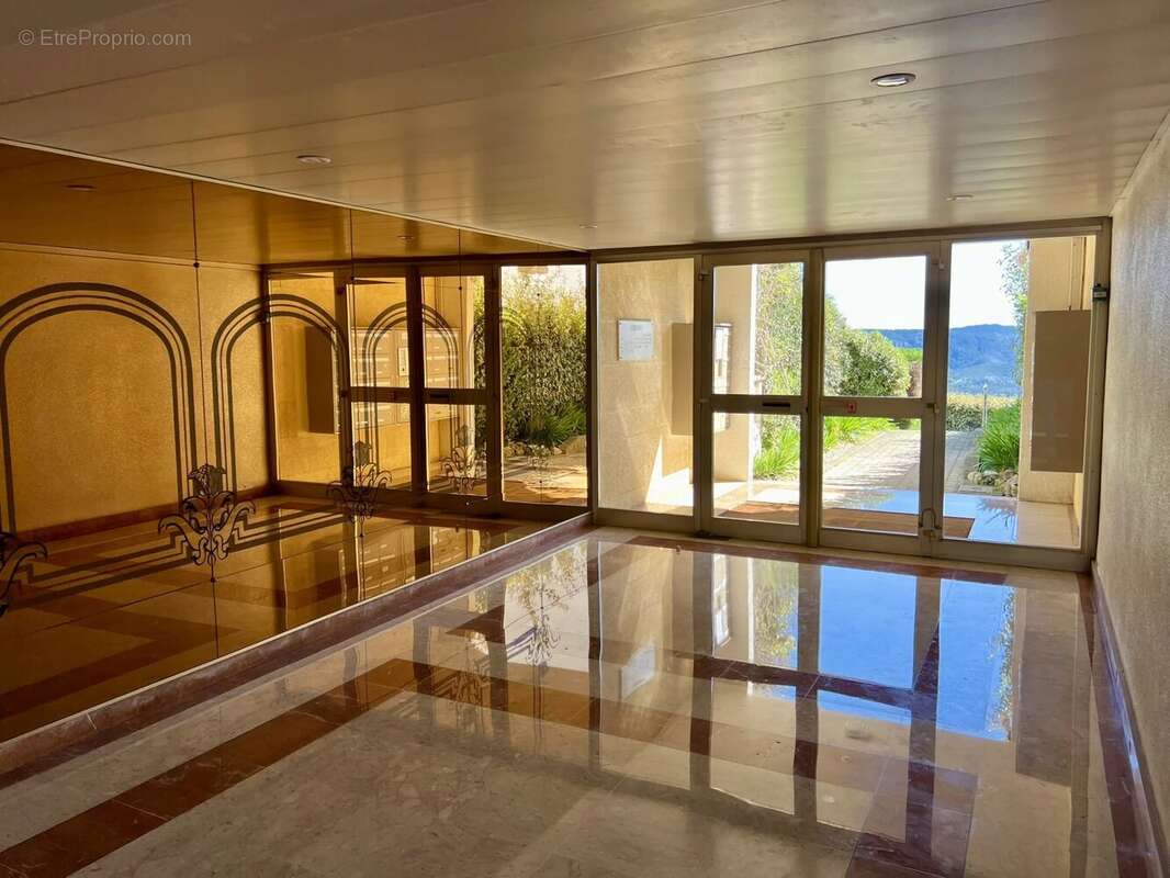 Appartement à MANDELIEU-LA-NAPOULE