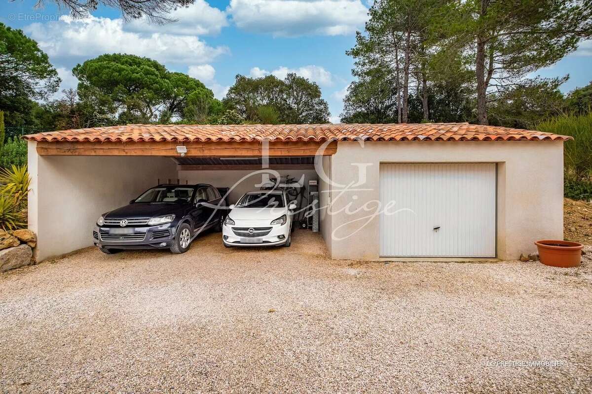 Maison à BAGNOLS-EN-FORET