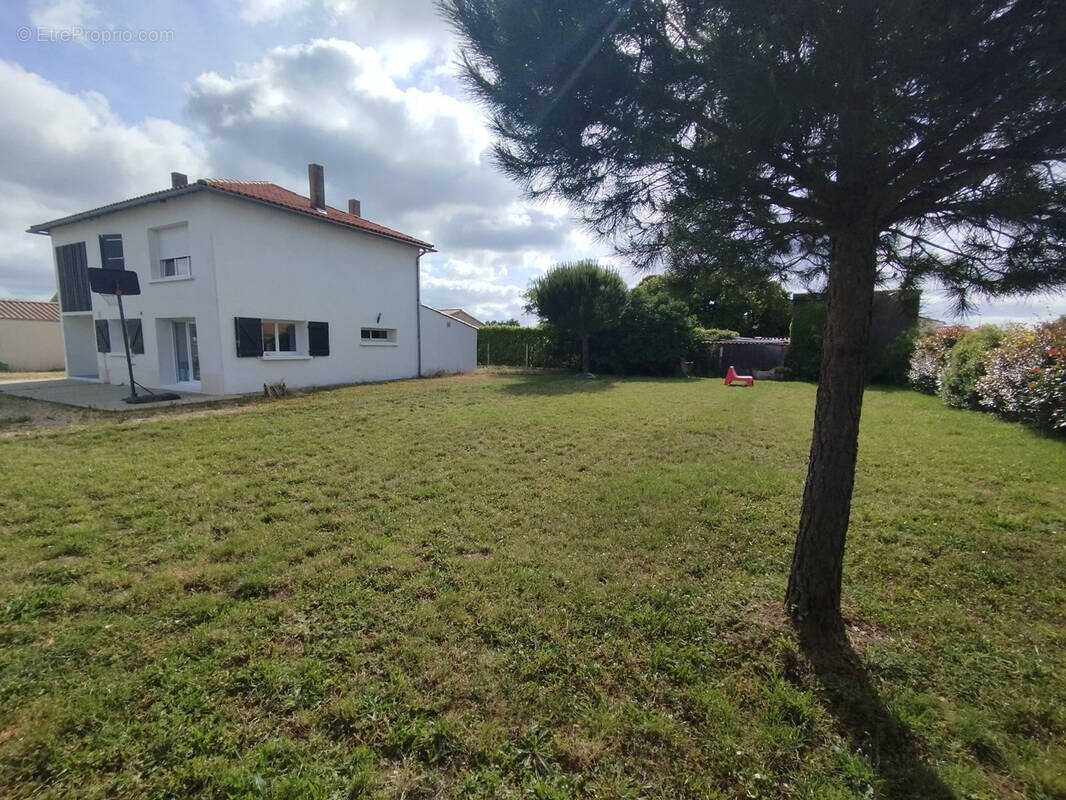 Maison à ECHILLAIS